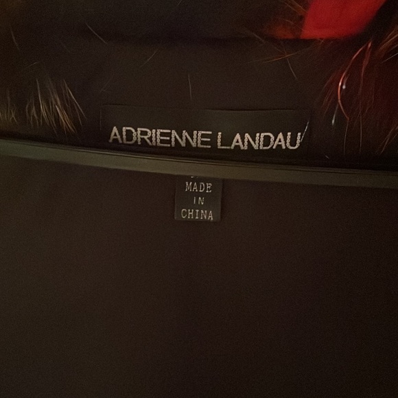 ALMOST NEW Real oversized fur vest in size small - Picture 4 of 8